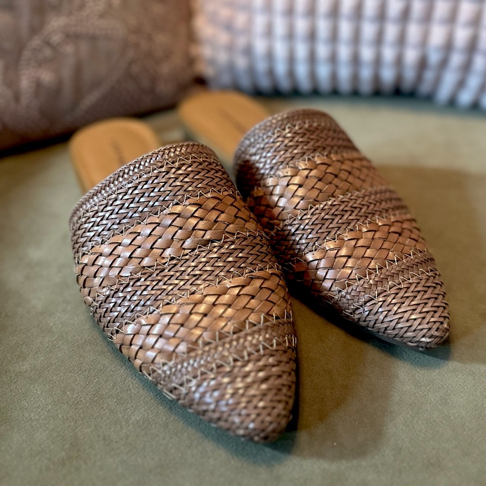 Lucky Brand brown leather mules • slides